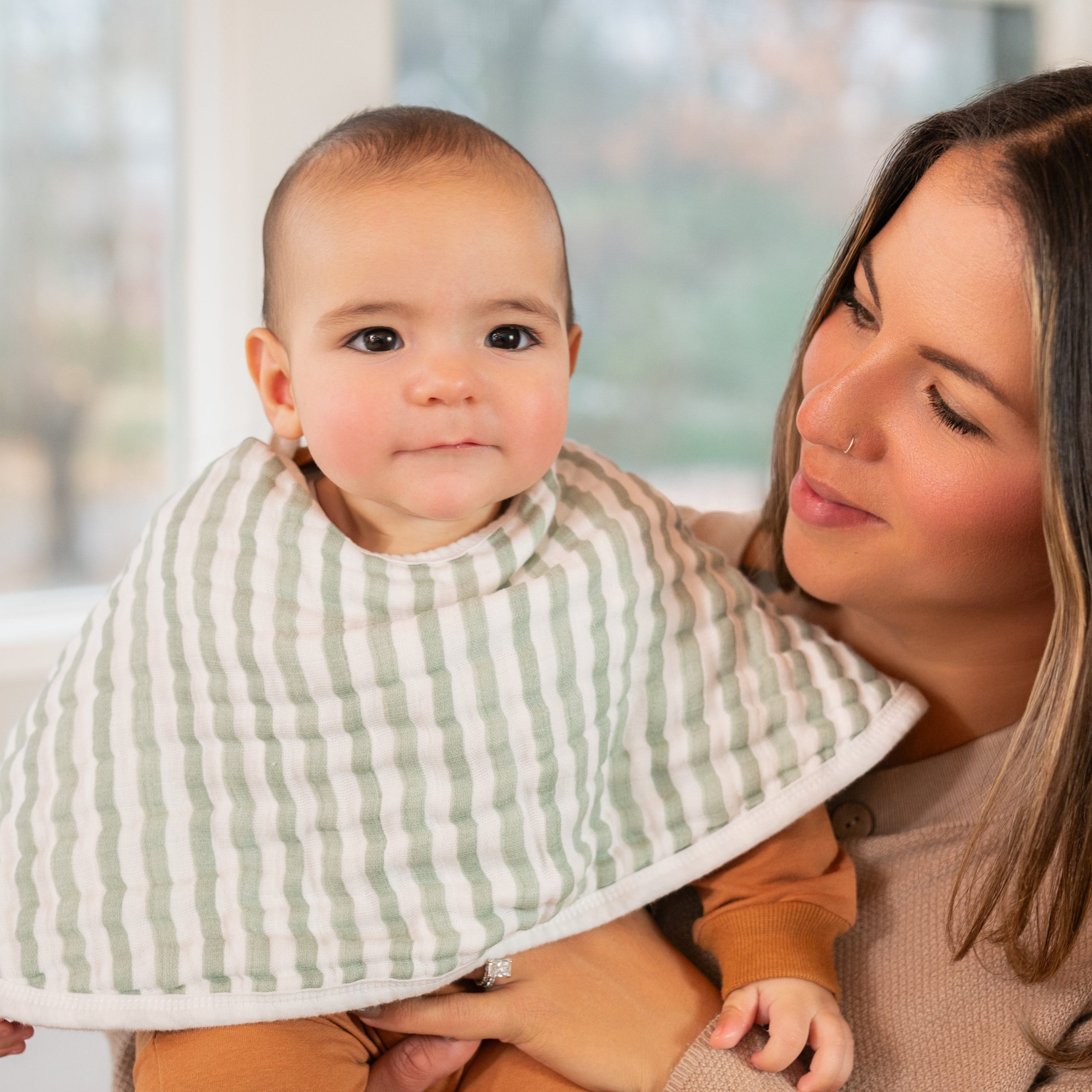organic cotton muslin burpy bibs 2 pack - Image 2